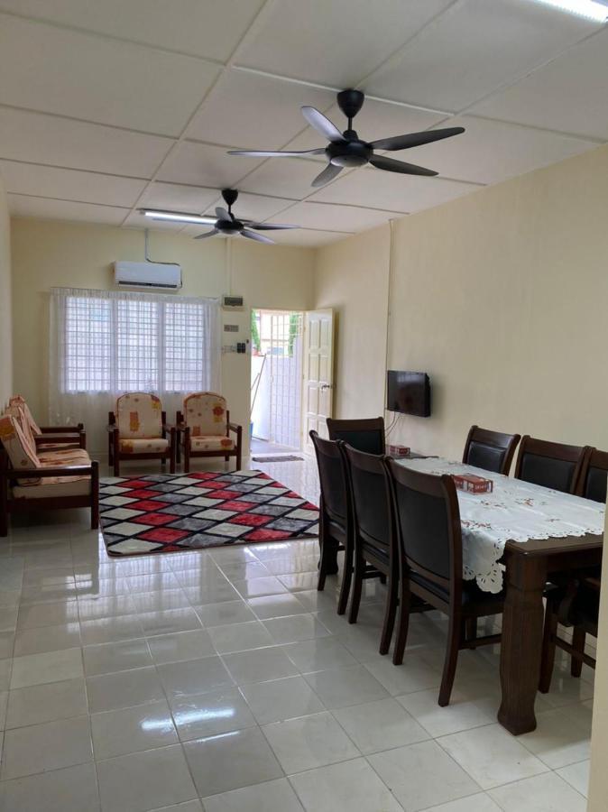 Homestay Sri Jasmine กาจัง ภายนอก รูปภาพ