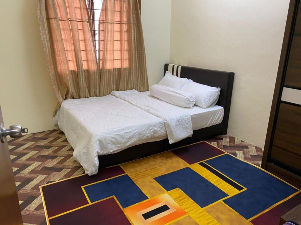 Homestay Sri Jasmine กาจัง ภายนอก รูปภาพ