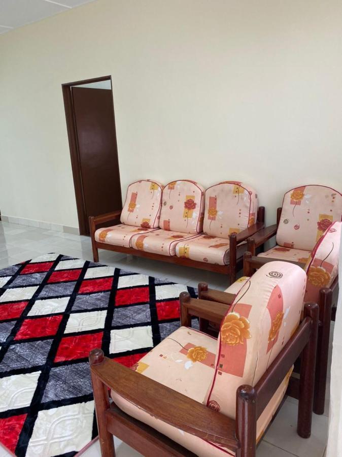 Homestay Sri Jasmine กาจัง ภายนอก รูปภาพ